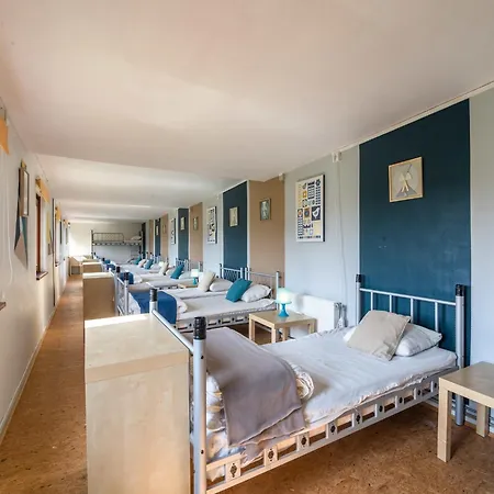 Spacious In With Garden, Cleaning Included *