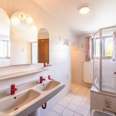 Spacious In With Garden, Cleaning Included *