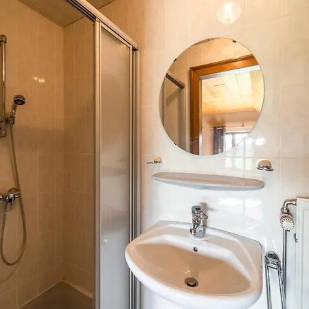Spacious In With Garden, Cleaning Included Holiday home *